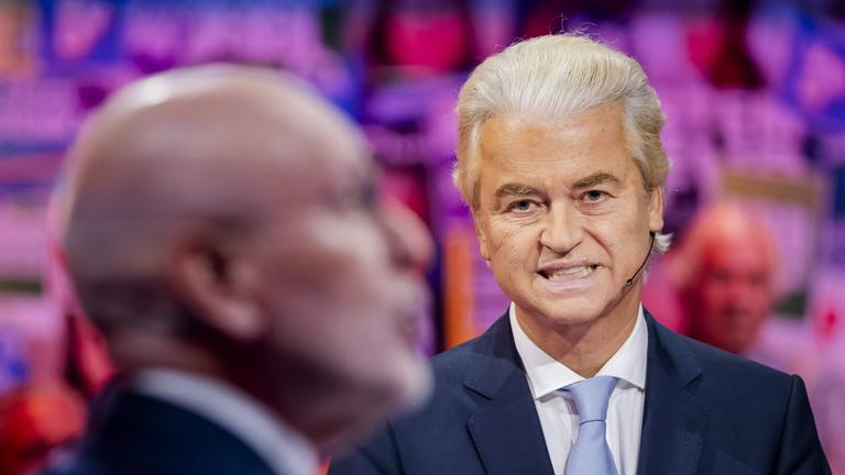 Archivfoto: Die Spitzenkandidaten Frans Timmermans (l.) und Geert Wilders (r.) in einer Debatte