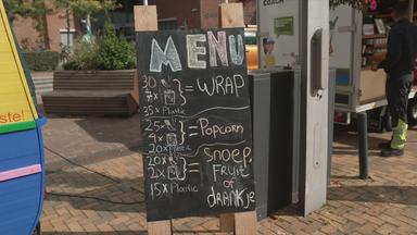 Eine Tafel zeig tan, für wie viel Müll man welches Essen bekommt.