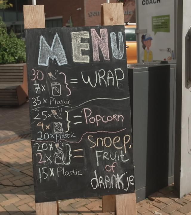 Eine Tafel zeig tan, für wie viel Müll man welches Essen bekommt.
