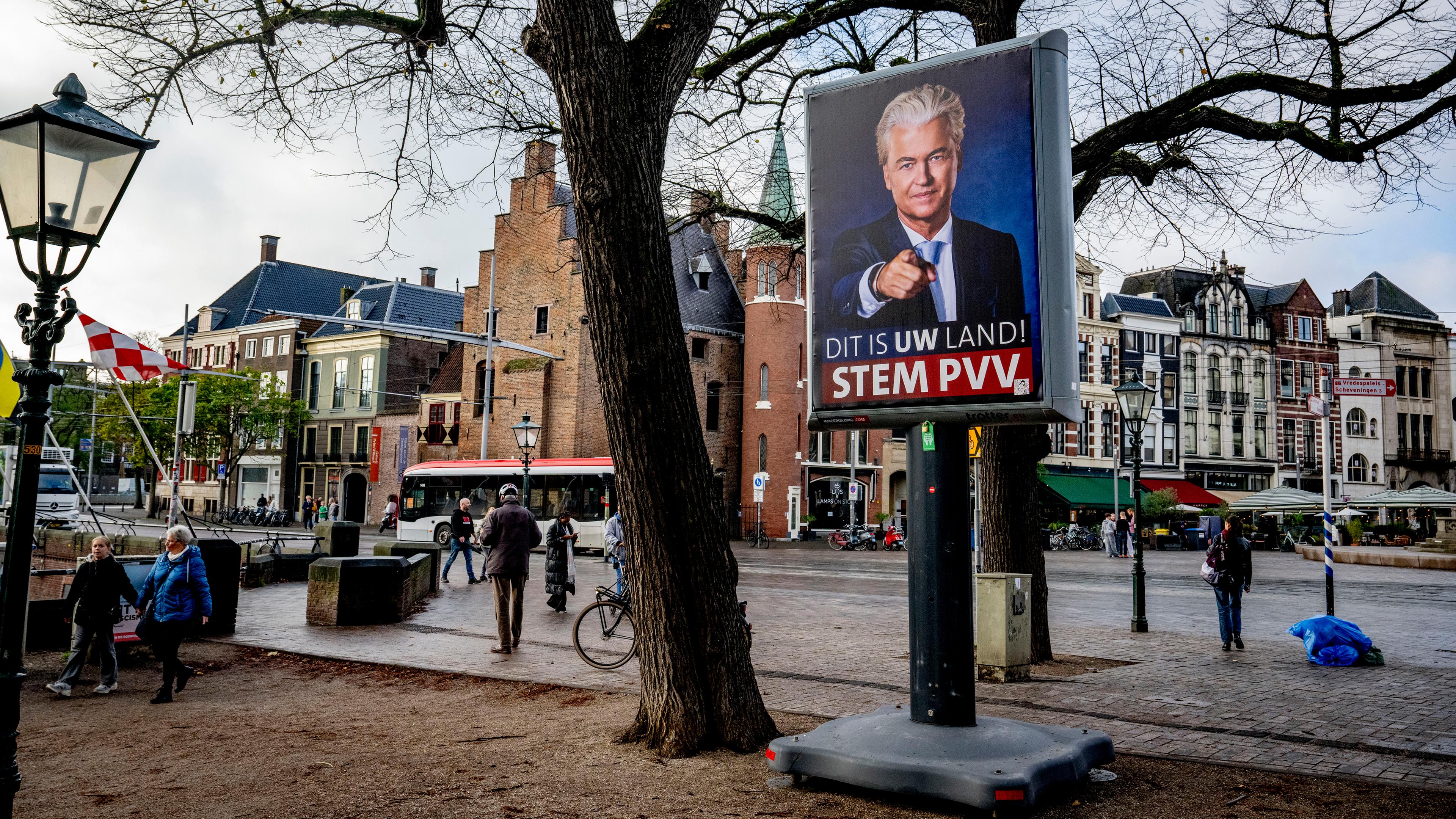 Niederlande: Wahlwerbung verschiedener politischer Parteien für die Parlamentswahlen am 29. Oktober 2025