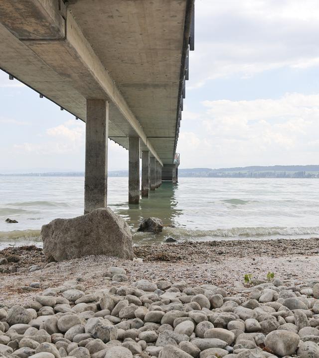 Baden-Württemberg, Konstanz: Niedrigwasser in Konstanz am Bodensee.
