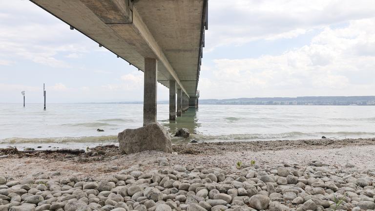 Baden-Württemberg, Konstanz: Niedrigwasser in Konstanz am Bodensee.