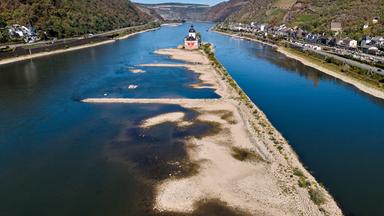 Niedrigwasser im Rhein bei Kaub