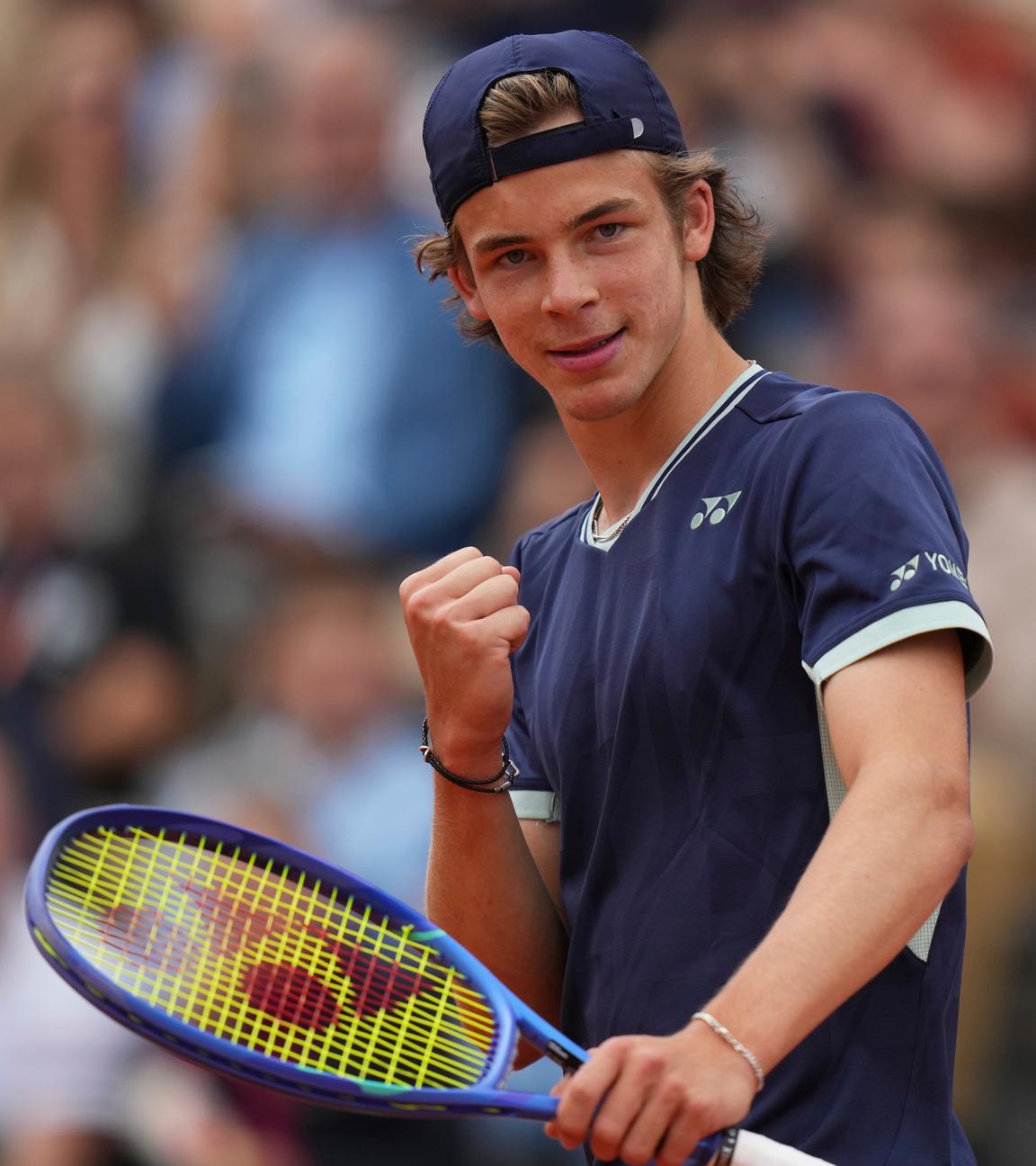 Deutschlands Niels McDonald jubelt beim Spiel gegen Deutschlands Max Schönhaus am 07.06.2025 in Paris.