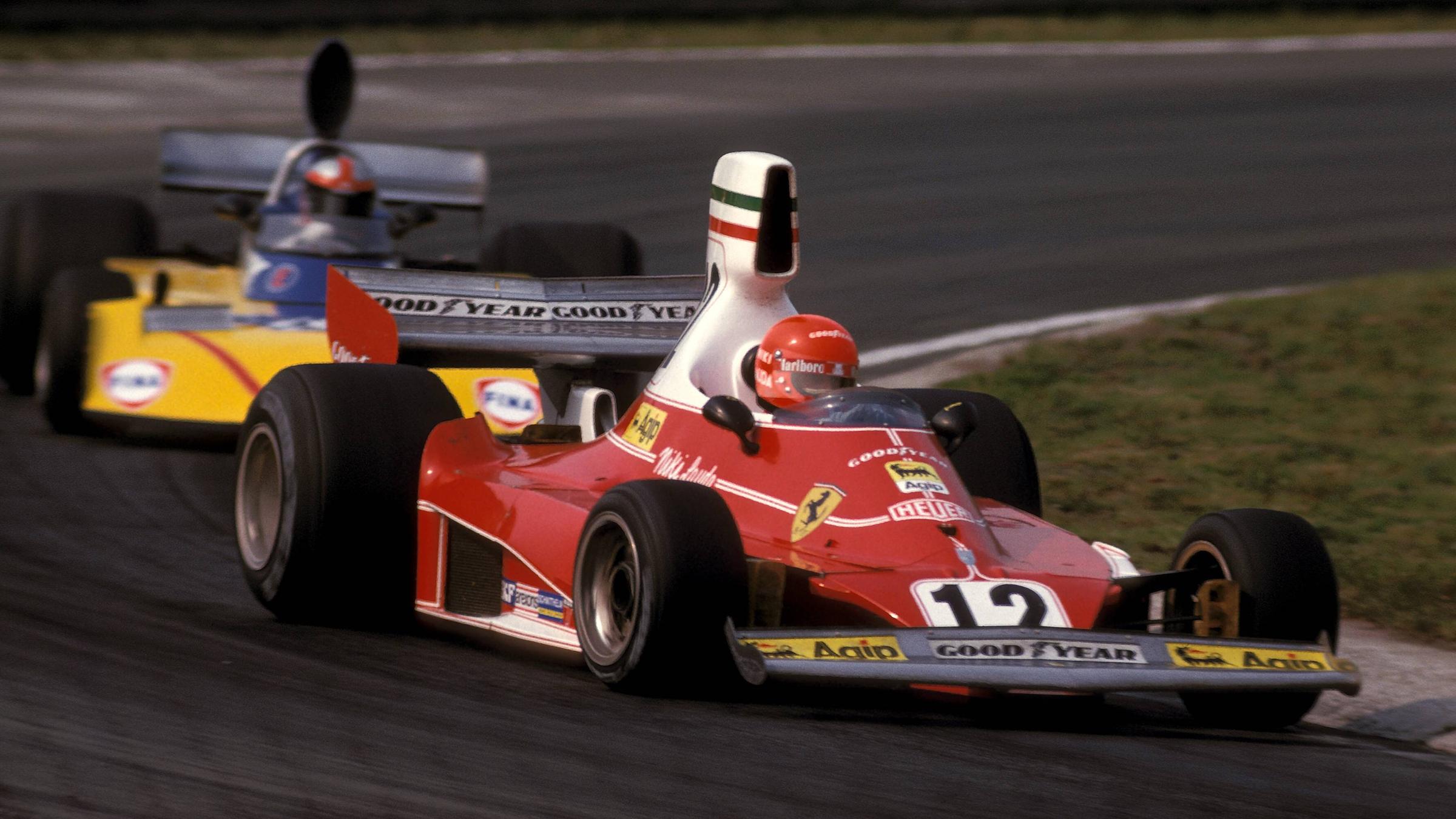 Niki Lauda 1975 in seinem Ferrari