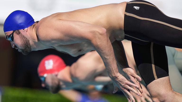 Kliment Kolesnikov aka Kolesnikow startet im 50-Meter-Butterfly-Rennen bei einem Schwimm-Meeting in Rom