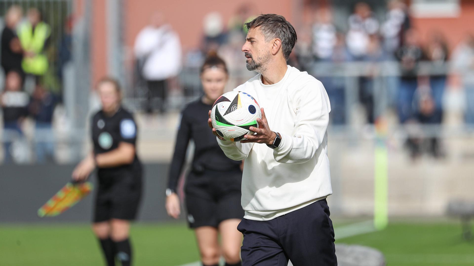 Niko Arnautis (Trainer Eintracht Frankfurt).