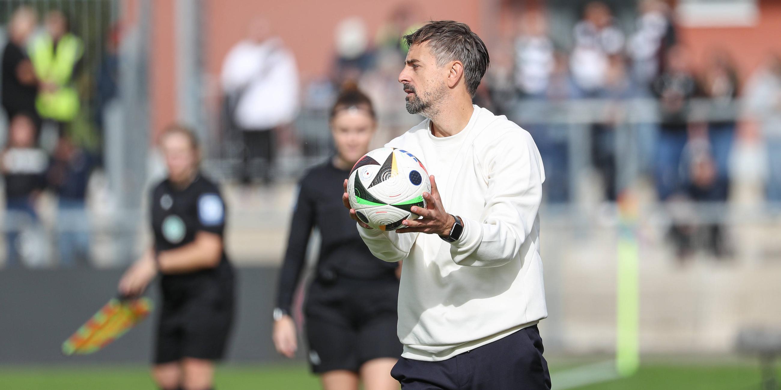 Niko Arnautis (Trainer Eintracht Frankfurt).