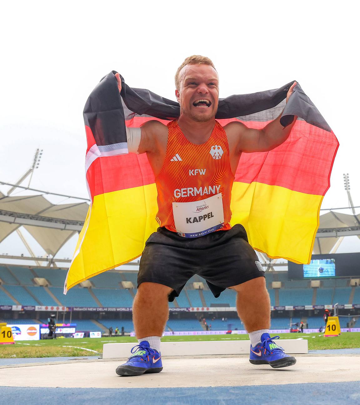 Kugelstoßer Niko Kappel jubelt über WM-Gold in Neu-Delhi
