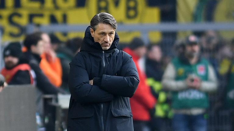 Trainer Niko Kovac (Borussia Dortmund) schaut während des Spiels der 1. Bundesliga zwischen Borussia Dortmund und VfB Stuttgart