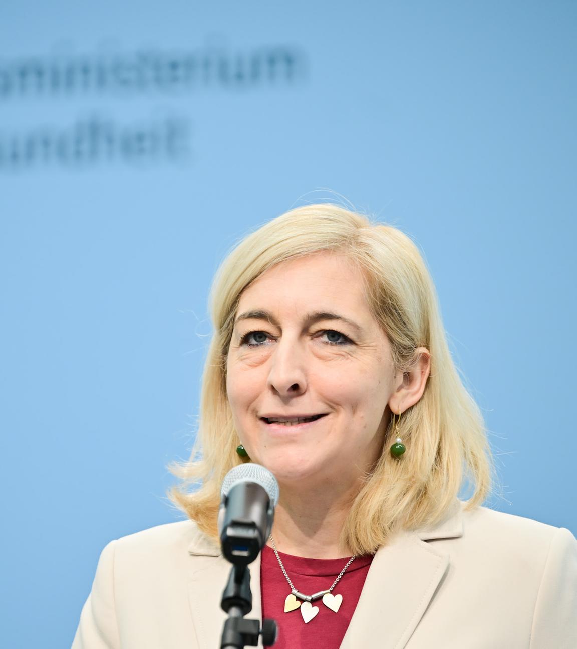 Nina Warken (CDU), Bundesministerin für Gesundheit