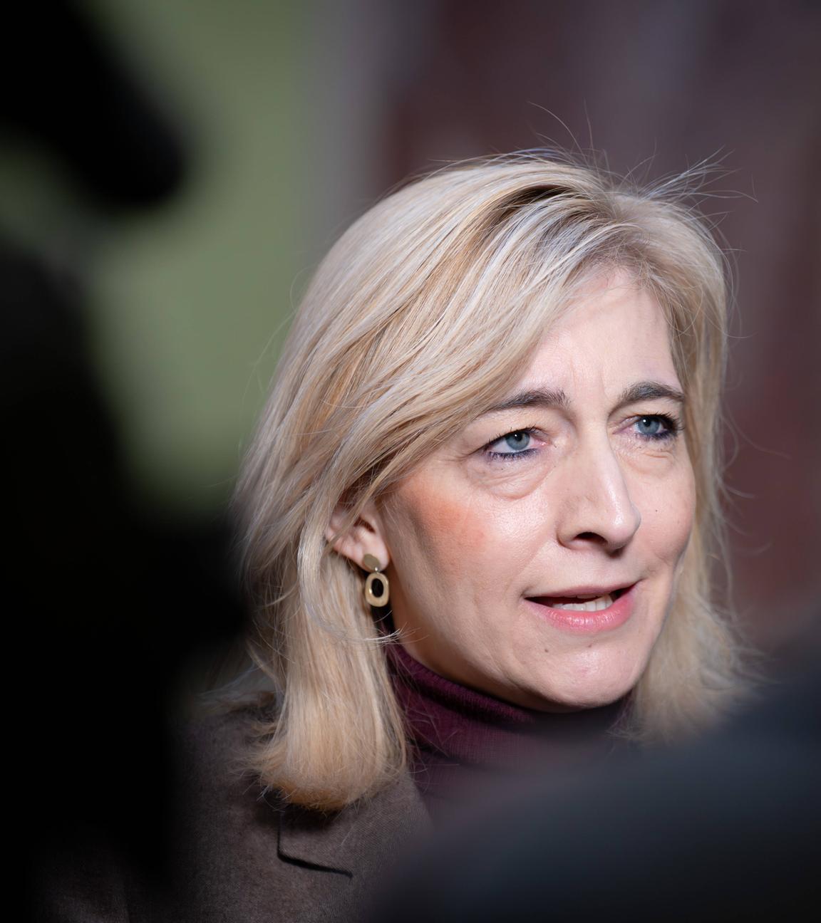 Bundesgesundheitsministerin Nina Warken gibt ein Interview am 19.12.2025 in Berlin.