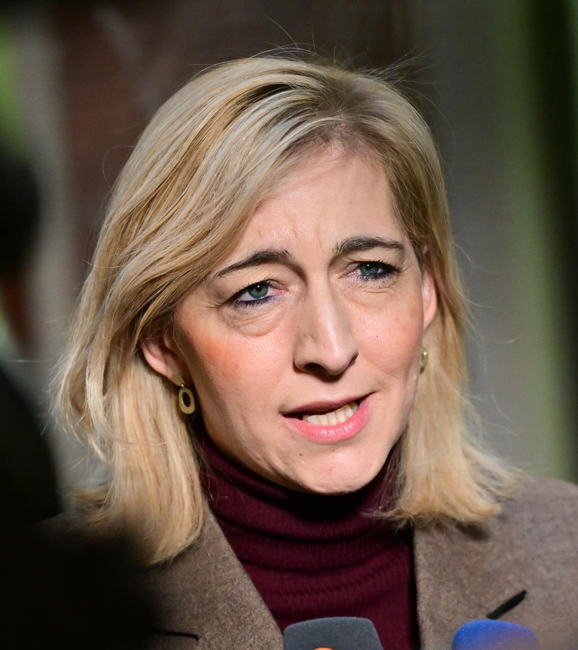 Bundesministerin für Gesundheit Nina Warken (CDU) gibt ein Interview während der 1060. Sitzung des Bundesrates.