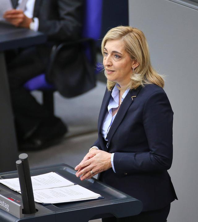 Bundesministerin für Gesundheit Nina Warken (CDU) am 12.06.2026 im Deutschen Bundestag in Berlin.