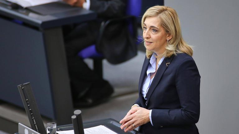 Bundesministerin für Gesundheit Nina Warken (CDU) am 12.06.2026 im Deutschen Bundestag in Berlin.