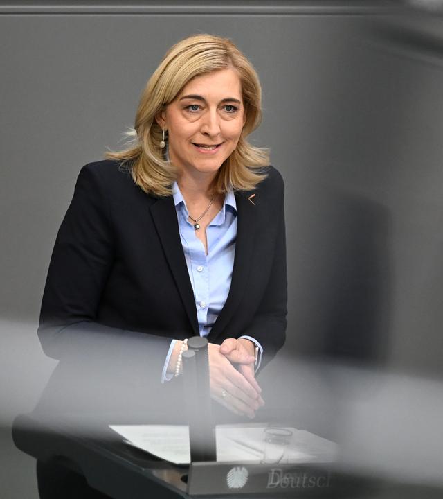 12.06.2026, Berlin: Nina Warken (CDU), Bundesministerin für Gesundheit, spricht zum GKV-Beitragssatzstabilisierungsgesetz im Plenarsaal im Bundestag.