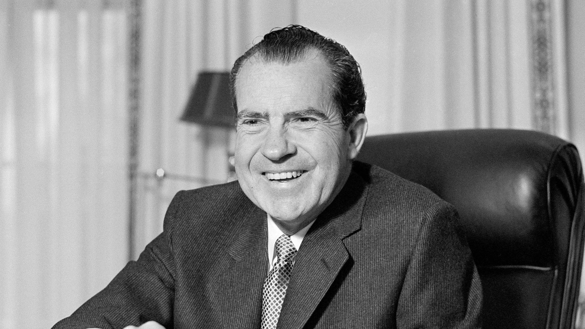"Nixon - Arroganz der Macht: Der Weg zur Präsidentschaft": Richard Nixon am Schreibtisch, 1969.
