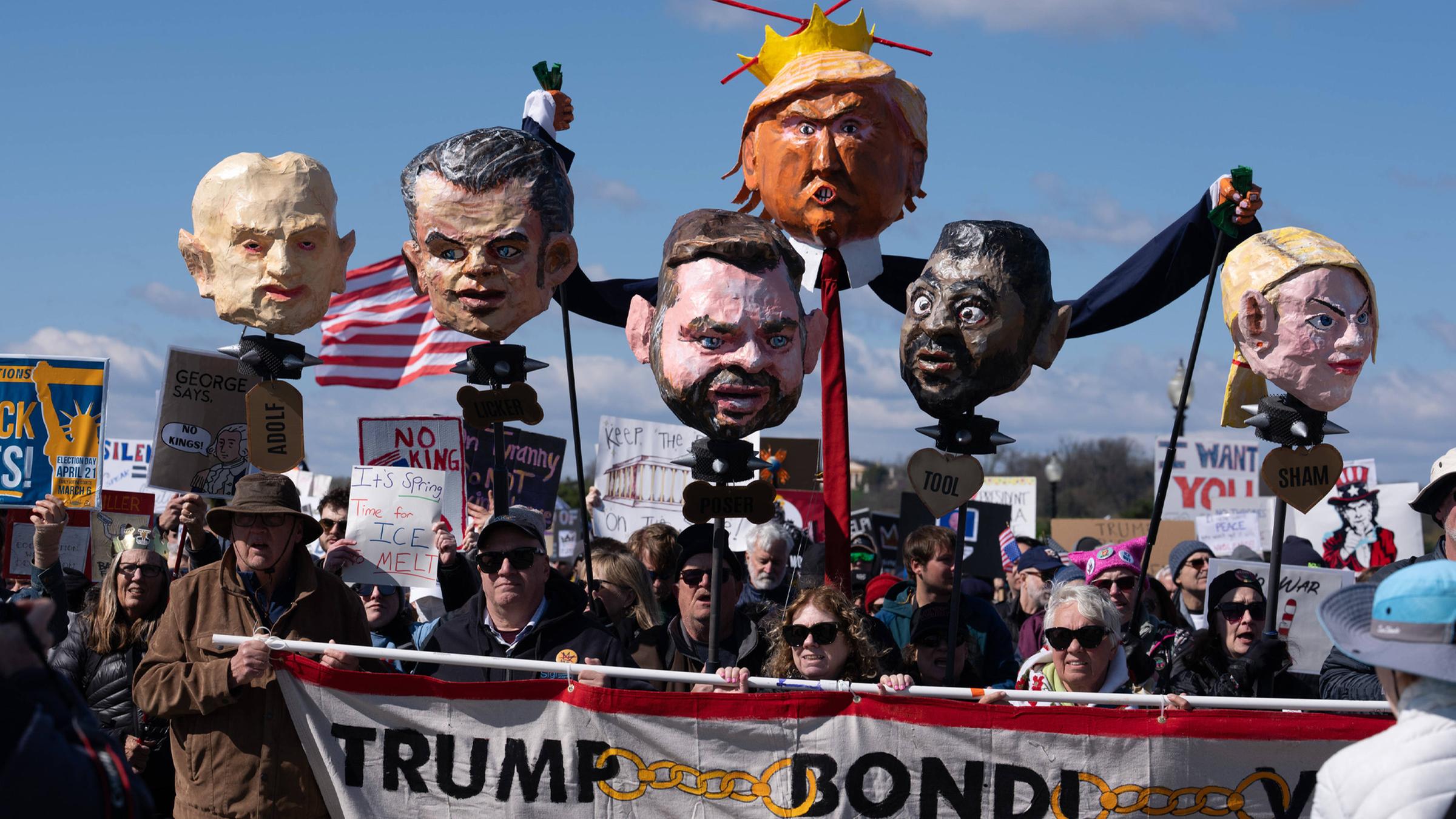 März 2026, Washington, D.C., USA: Tausende Demonstranten versammeln sich am 28. März 2026 in Washington, D.C. zum „No Kings“-Protest.