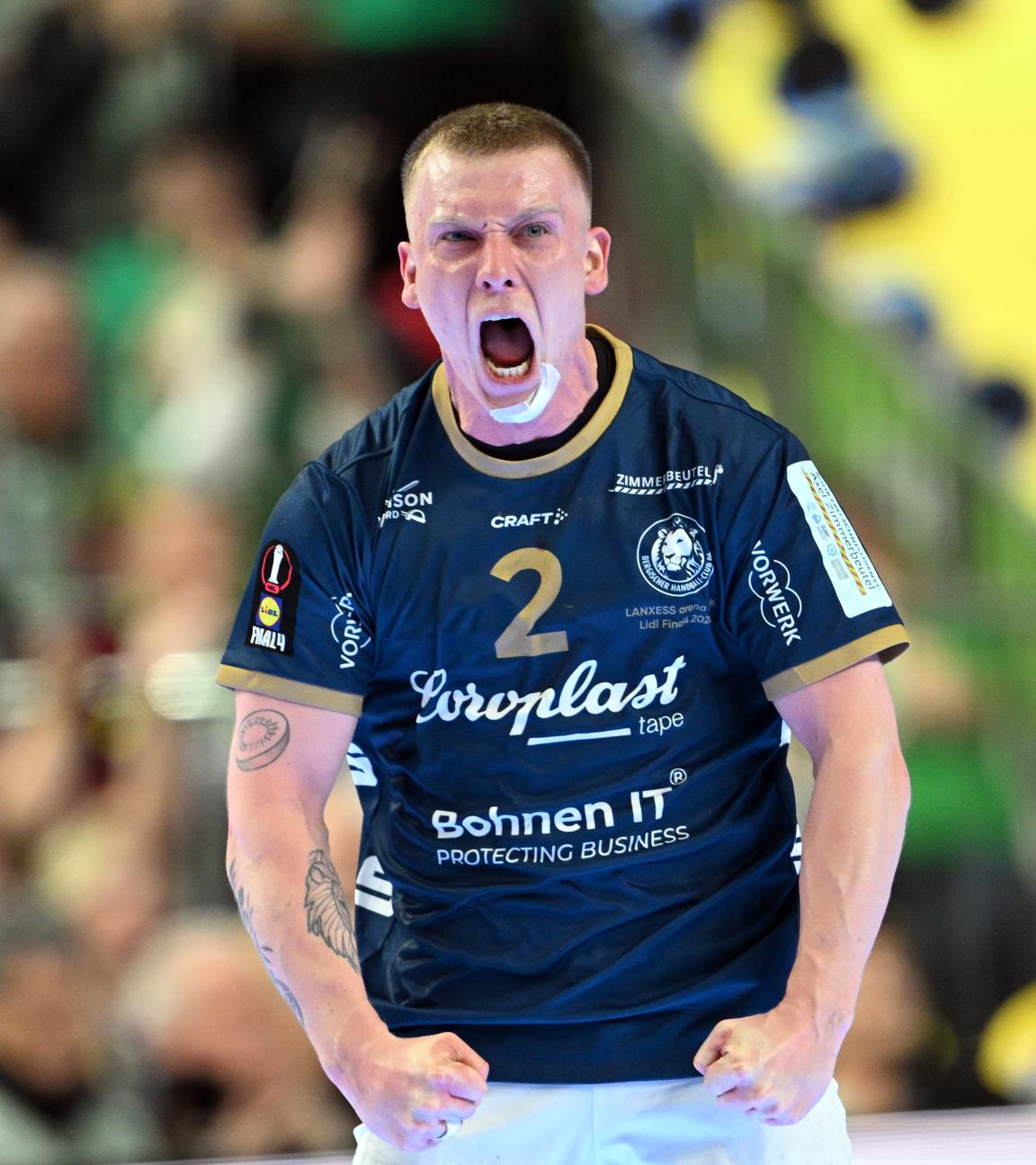 Noah Beyer (Bergischer HC) bejubelt ein Tor.