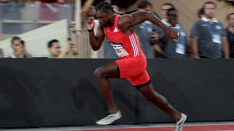 Der US-Amerikaner Noah Lyles tritt beim Diamond-League-Leichtathletik-Meeting im Stadion Louis II in Monaco am 11. Juli 2025 über 200 m der Männer an.