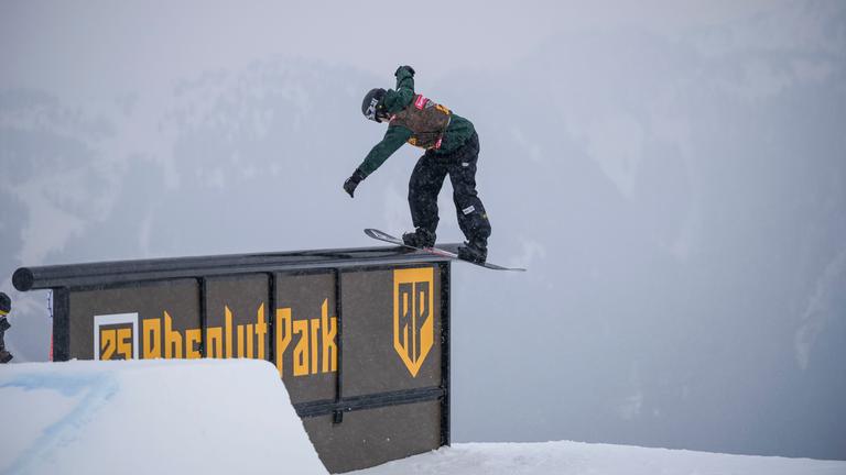 Snowboarder Noah Vicktor beim Slopestyle-Weltcup in Flachau