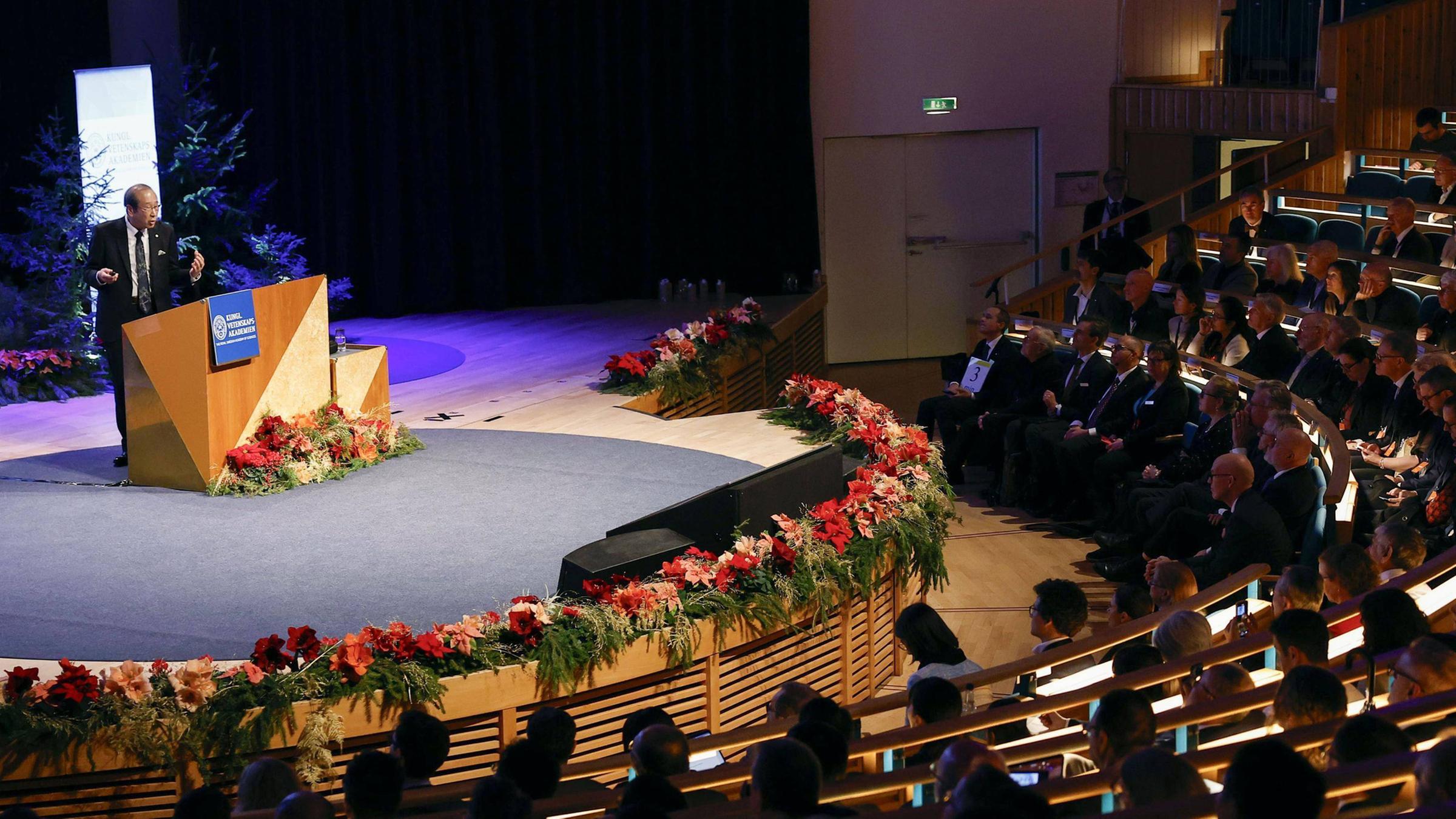 Chemie-Nobelpreisträger Susumu Kitagawa hält am 8. Dezember 2025 in Stockholm seine Dankesrede.