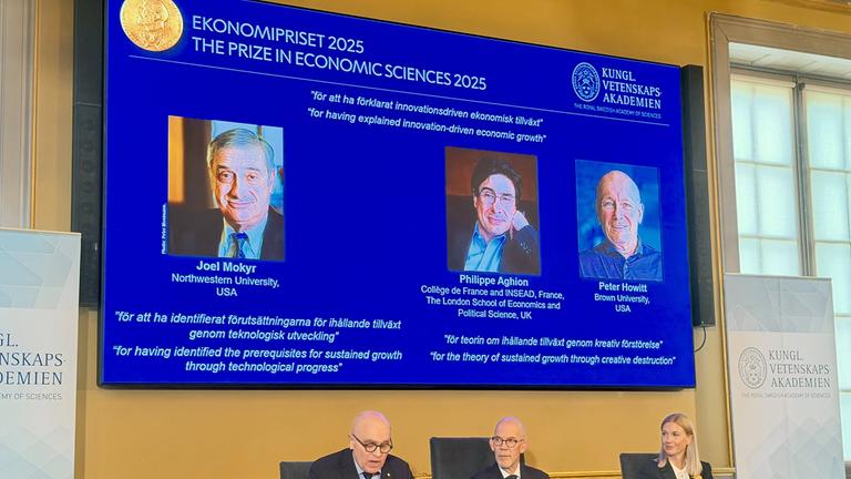 Die Bekanntgabe des Nobelpreises für Wirtschaftswissenschaften 2025 in Stockholm.