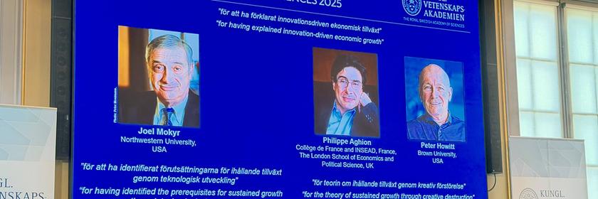 Die Bekanntgabe des Nobelpreises für Wirtschaftswissenschaften 2025 in Stockholm.