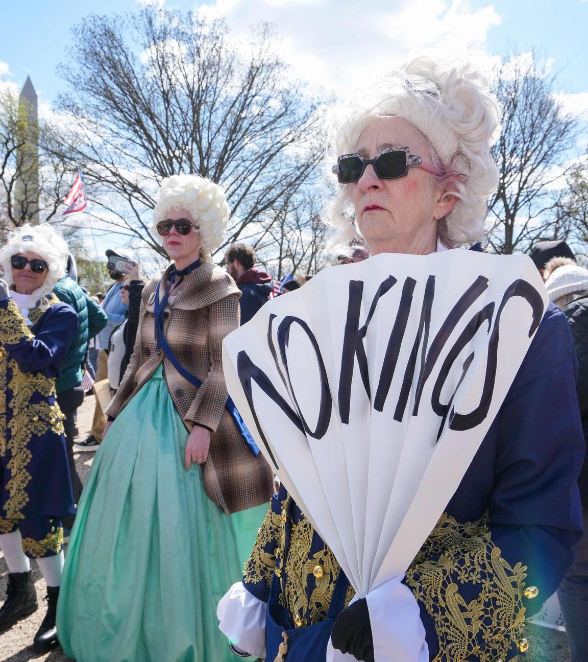 Unter dem Motto "No Kings" kritisieren Millionen Demonstranten die Politik Trumps.