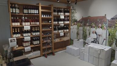 Nonnen stellen Wein her
