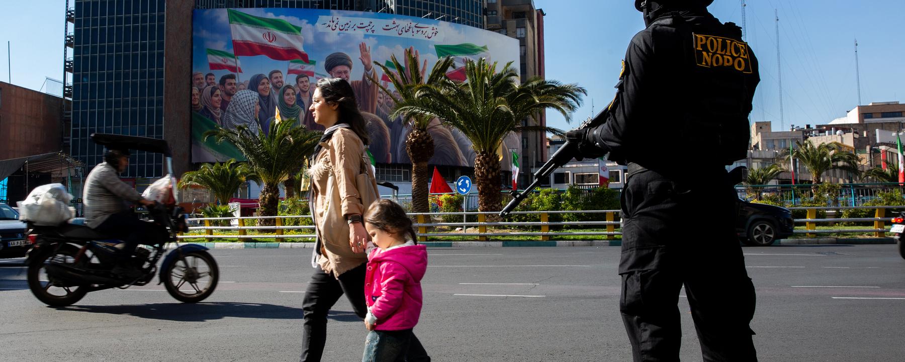 NOPO-Polizei auf den Straßen Teherans