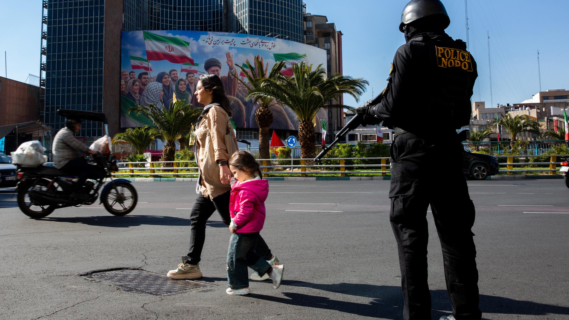 NOPO-Polizei auf den Straßen Teherans