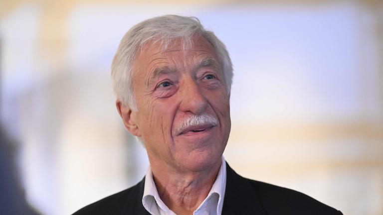 Norbert Emmerich, Kandidat der rechtsextremen Partei Alternative für Deutschland (AfD) für das Amt des Oberbürgermeisters der Stadt Gelsenkirchen, wird am 14.09.2025 im Rathaus von Gelsenkirchen in Westdeutschland während der Kommunalwahlen im westdeutschen Bundesland Nordrhein-Westfalen fotografiert. 