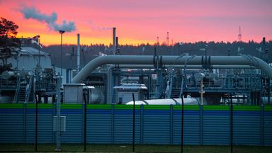 Blick auf Rohrsysteme und Absperrvorrichtungen in der Gasempfangsstation der Ostseepipeline Nord Stream 2 in Lubmin