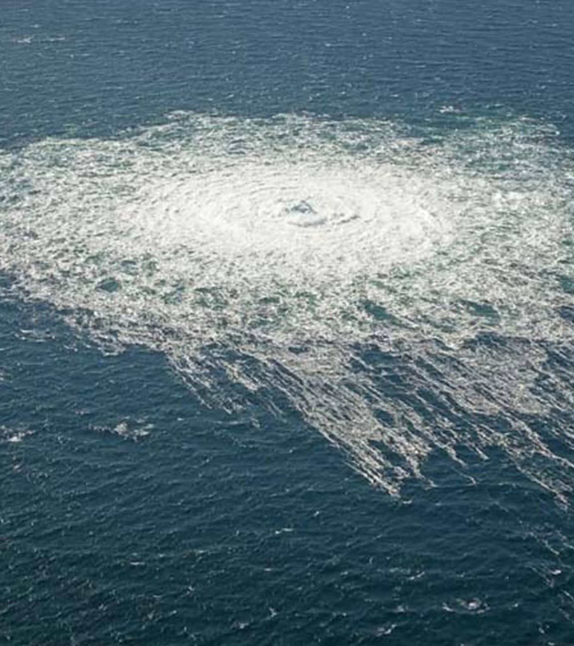 Blick aus einem dänischen F-16-Abfangjäger auf das Nord-Stream-2-Gasleck südlich von Dueodde, Dänemark, am Dienstag, dem 27. September 2022.