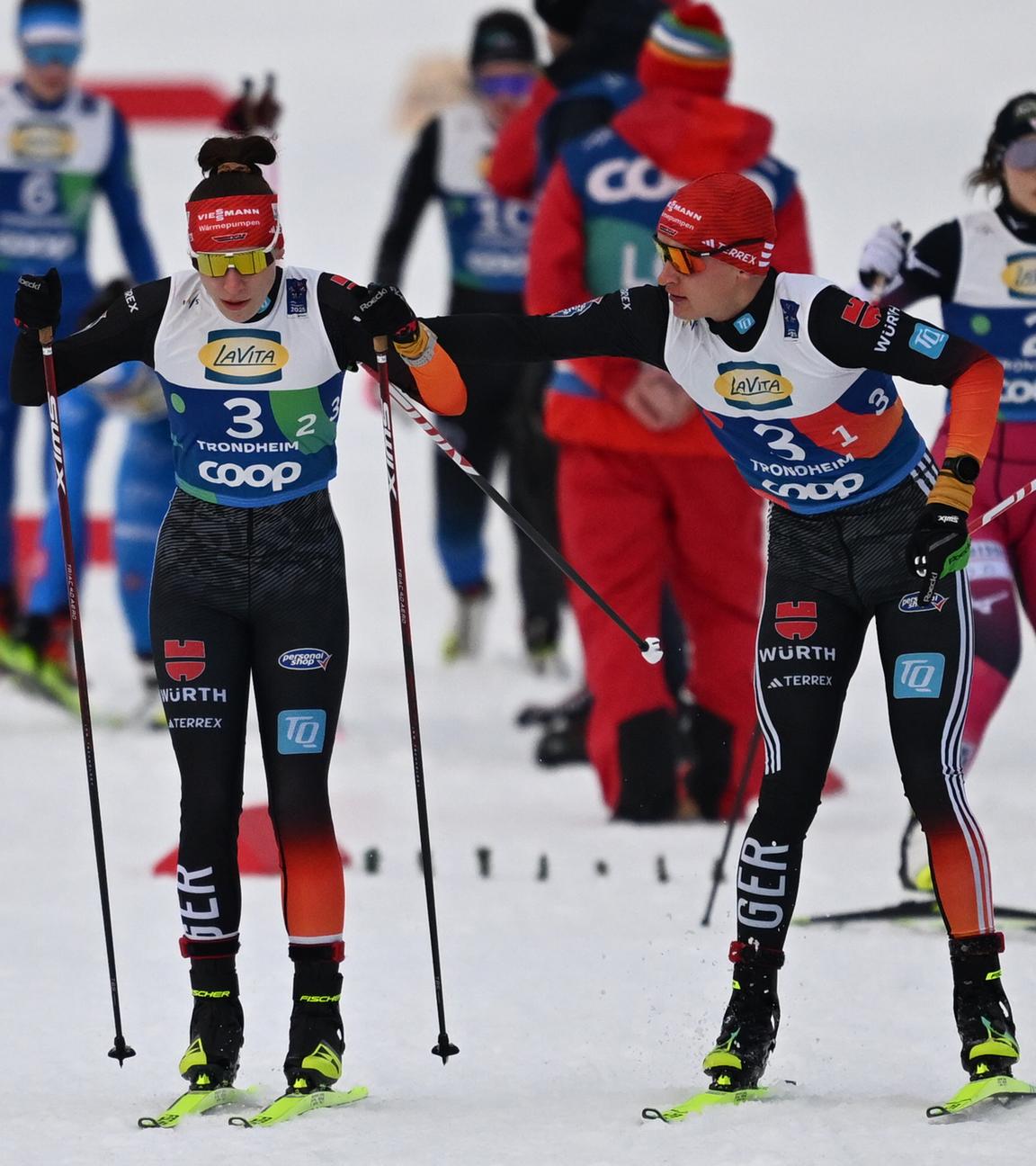 Die Kombinierer Jenny Nowak (l.) und Julian Schmid bei der WM in Trondheim