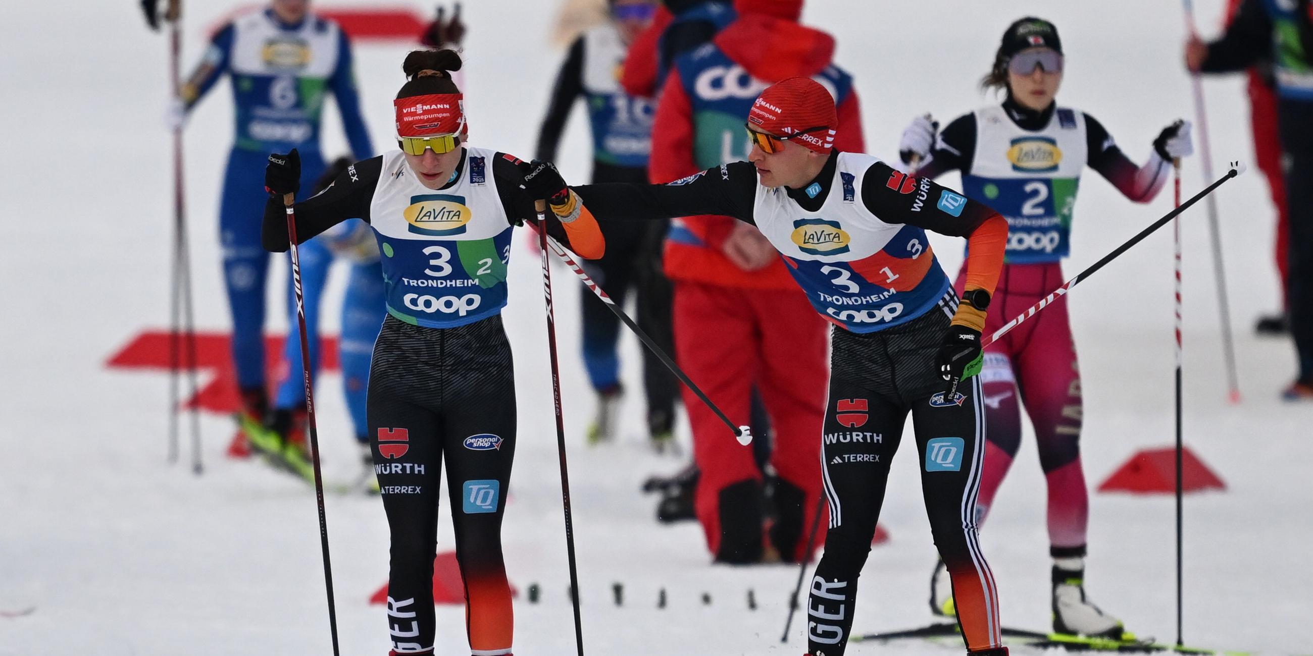 Die Kombinierer Jenny Nowak (l.) und Julian Schmid bei der WM in Trondheim