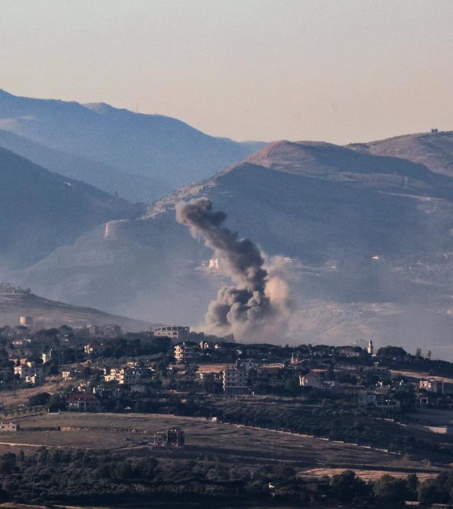 Nach einem israelischen Luftangriff auf den Südlibanon steigt Rauch auf, der von Nordisrael aus gesehen wird.