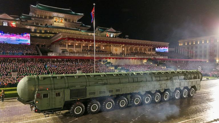 Interkontinentalrakete Hwasong-20 bei Militärparade in Nordkorea