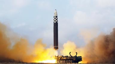 Nordkorea testet eine neue Interkontinentalrakete auf dem Flughafen in Pjöngjang