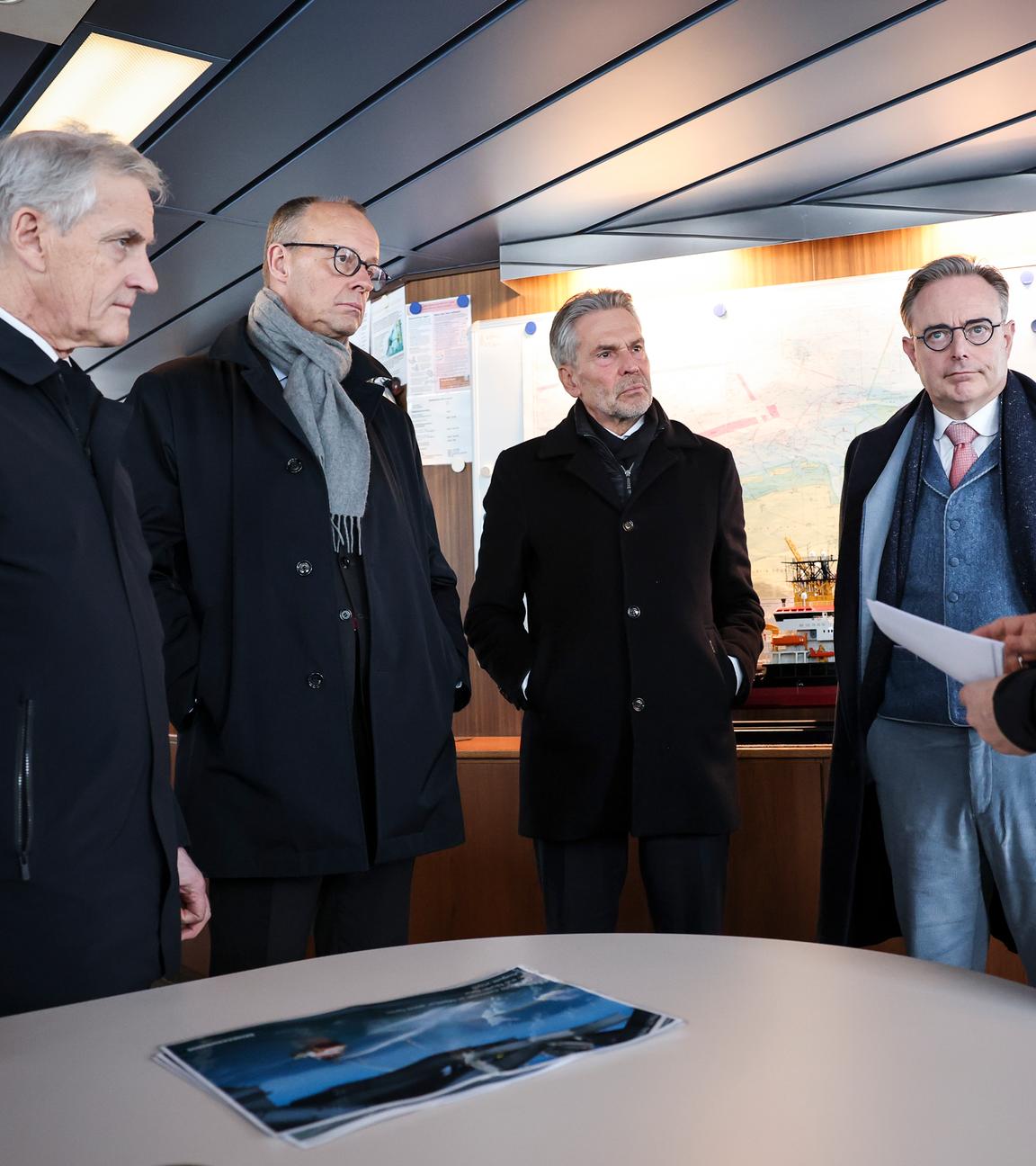  Bundeskanzler Friedrich Merz, Jonas Gahr Støre, Ministerpräsident von Norwegen, Dick Schoof, Ministerpräsident der Niederlande, und Bart de Wever, Premierminister von Belgien