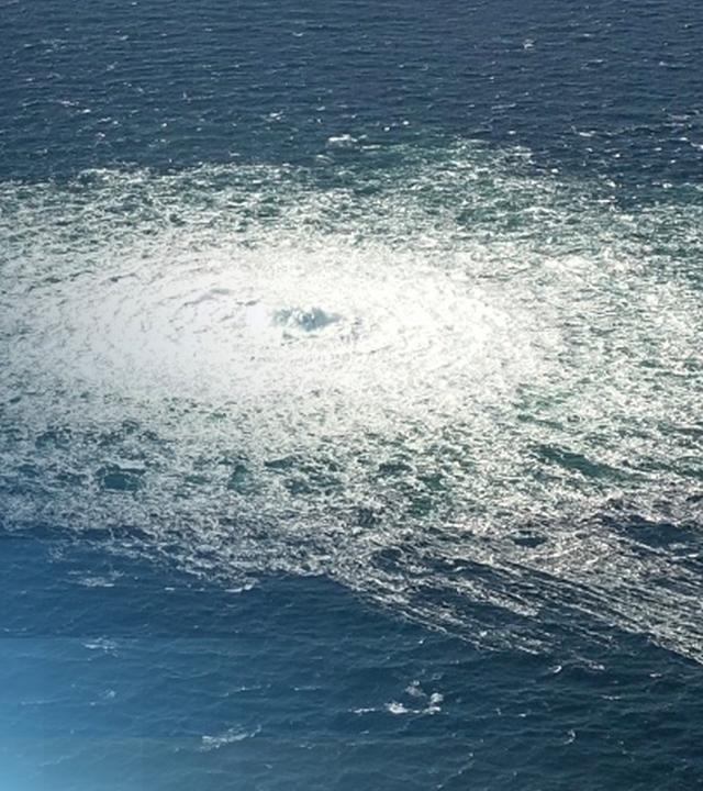 Auf dem Bild ist ein Gasleck im Meer an der Gaspipeline Nord Stream zu sehen. 