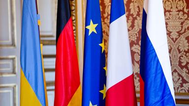 Die Flaggen der Ukraine, von Deutschland, der Europaeischen Union, Frankreich und Russland beim Außenministertreffen im Normandie-Format im franzoesischen Aussenministerium Quai d`Orsay Paris