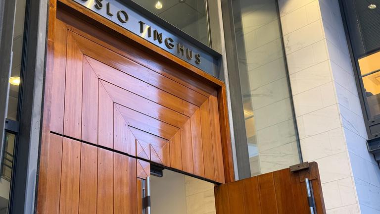 Norwegen, Oslo: Eingang zum Gerichtssaal.