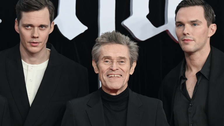 Die Schauspieler Bill Skarsgard (l-r), Willem Dafoe und Nicholas Hoult