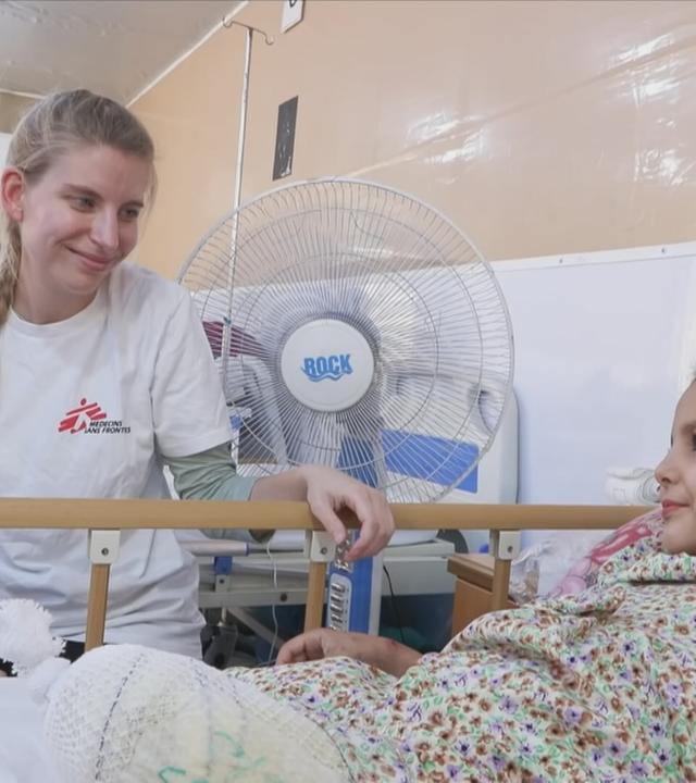 Notfallkrankenpflegerin am Krankenbett in Gaza