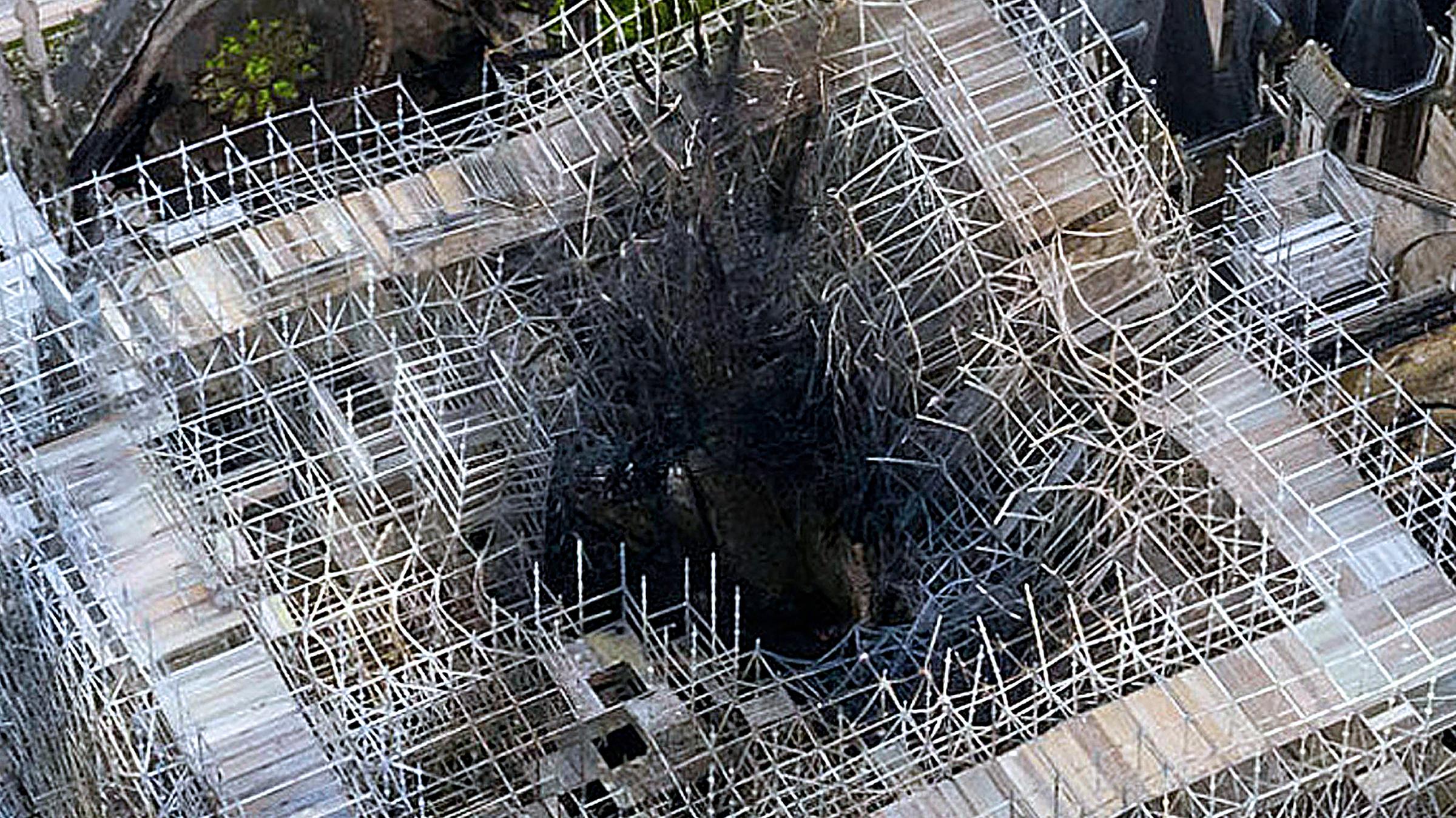 Zerstörungen nach dem Brand in Notre-Dame, Paris, aufgenommen am 17.04.2019