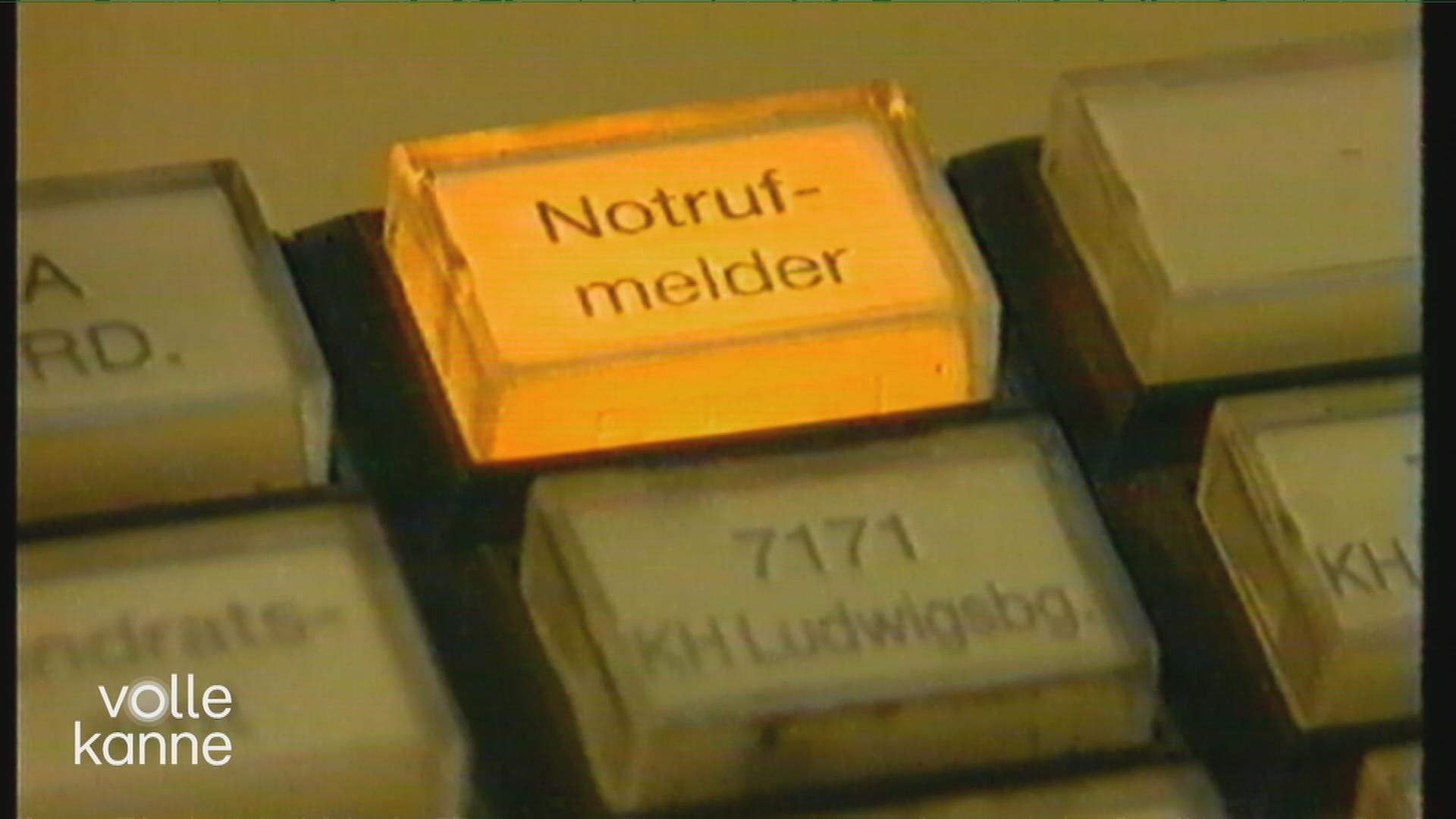 Button mit Aufschrift "Notrufmelder"