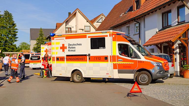 PKW-Fahrer fährt Passanten um