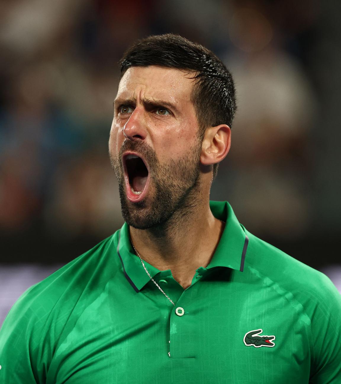 Der Serbe Novak Djokovic reagiert auf einen Punkt des Italieners Jannik Sinner während ihres Halbfinales im Herreneinzel am dreizehnten Tag des Tennisturniers Australian Open in Melbourne am 31.01.2026. 